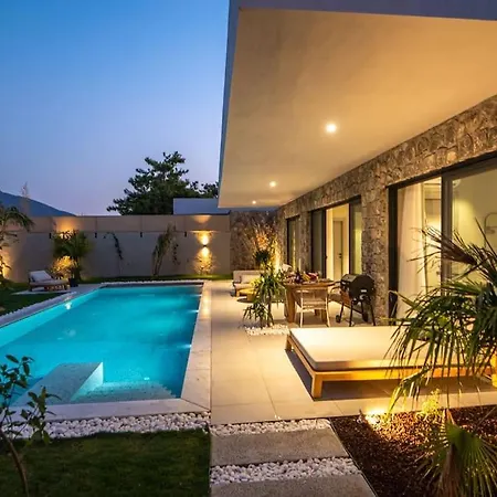 فيلة Viohouses 4- Luxury Private Korunakli Oezel Havuzlu *
