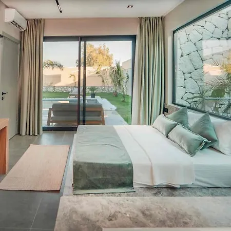 Viohouses 4- Luxury Private Korunakli Oezel Havuzlu فيلة
