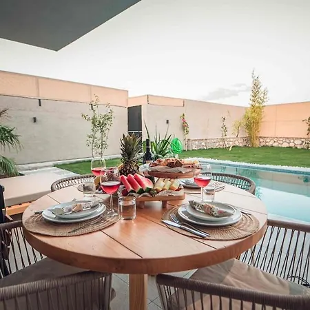 Вилла Viohouses 4- Luxury Private Korunakli Oezel Havuzlu *