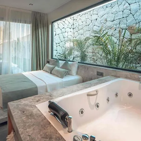 Viohouses 4- Luxury Private Korunakli Oezel Havuzlu Фетхие