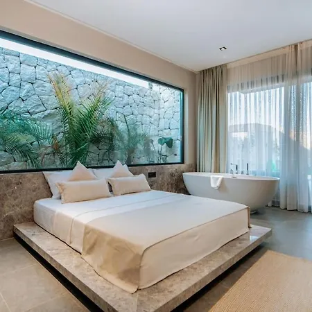 Viohouses 4- Luxury Private Korunakli Oezel Havuzlu Фетхие