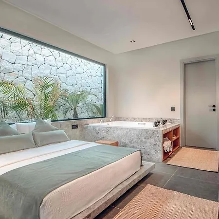Viohouses 4- Luxury Private Korunakli Oezel Havuzlu Вилла