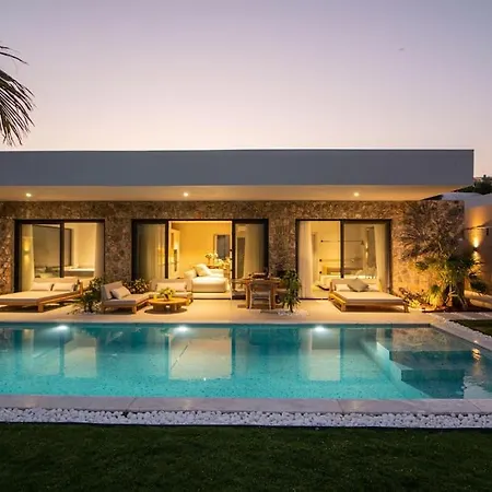 Вилла Viohouses 4- Luxury Private Korunakli Oezel Havuzlu