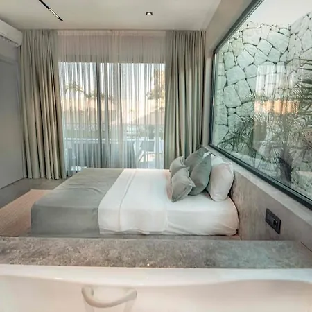 Viohouses 4- Luxury Private Korunakli Oezel Havuzlu *