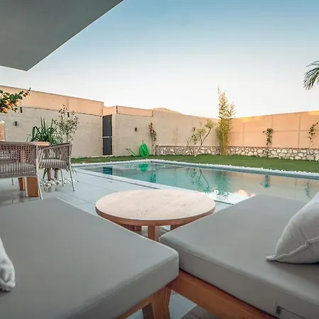 Viohouses 4- Luxury Private Korunakli Oezel Havuzlu Villa *