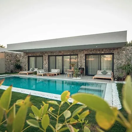 Viohouses 4- Luxury Private Korunakli Oezel Havuzlu וילה *