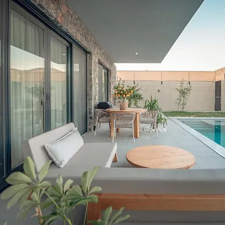 Viohouses 4- Luxury Private Korunakli Oezel Havuzlu *